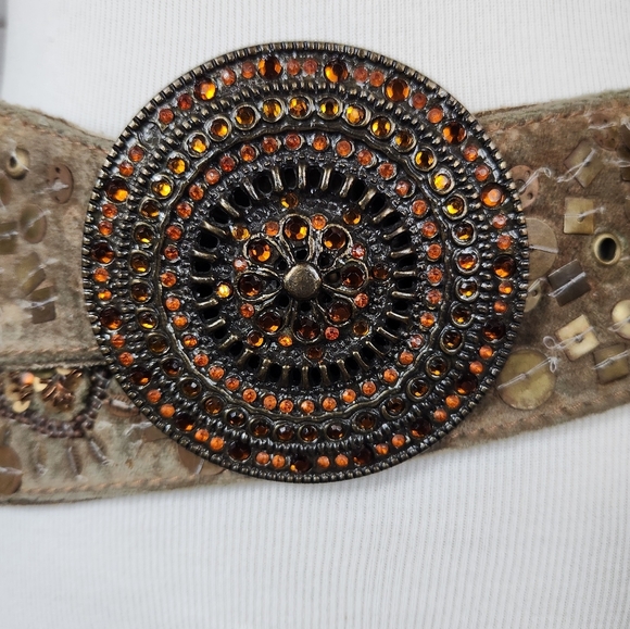 Suede Embellished Belt With Sequins And Beads - Picture 5 of 6